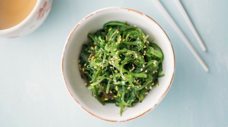 Experts on food say that we should all eat seaweed every day